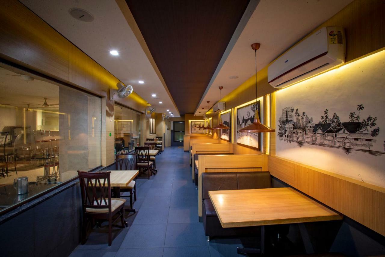 Sri Udupi Hotel Thiruvananthapuram Exterior photo